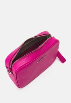MICHAEL Michael Kors JET CAMERA - Umhängetasche - Cerise -Michael Kors Geschaft b98deb292b2f4d5d8e900b83e6e587a7