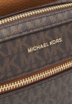 MICHAEL Michael Kors JET CAMERA XBODY SET - Umhängetasche - Brown/acorn -Michael Kors Geschaft bdbcd77e15014f55a143d38867678e40
