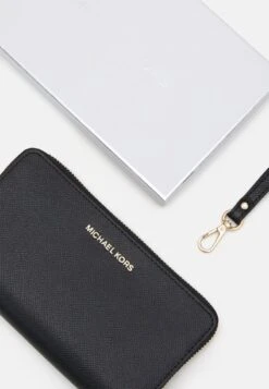 MICHAEL Michael Kors JET SET WALLET - Geldbörse - Black -Michael Kors Geschaft be196df881c94c739c1f20fe4b6f1ee2