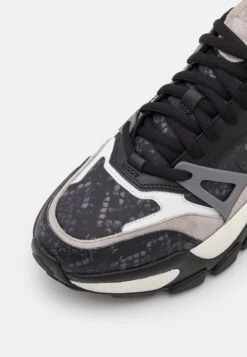 Michael Kors NICK TRAINER - Trainers - Black/white/multi-coloured -Michael Kors Geschaft c14acccaf97240cea3c05112c847484f