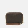 MICHAEL Michael Kors JET SET CROSSBODY - Umhängetasche - Brown 2 MICHAEL Michael Kors JET SET CROSSBODY - Umhängetasche - Brown -Michael Kors Geschaft c3b46f1254f348a4b2cdbc43eed40fb4