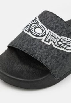 Michael Kors JAKE SLIDE - Pantolette Flach - Black 13 Michael Kors JAKE SLIDE - Pantolette Flach - Black -Michael Kors Geschaft c5f76b8addf34b37a6ddc2e5e02f1b07