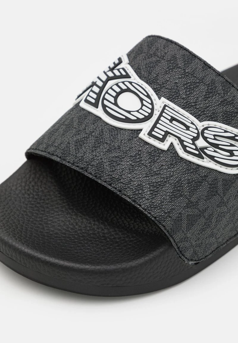 Michael Kors JAKE SLIDE - Pantolette Flach - Black 8 Michael Kors JAKE SLIDE - Pantolette Flach - Black – Bild 6