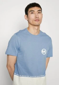 Michael Kors BLOCK LOGO TEE - T-Shirt Print - Blue -Michael Kors Geschaft c92cf2ac45d144b6835ff7a408c57ad5