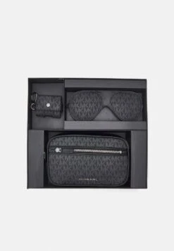 Michael Kors FLIGHT TRAVEL BOXED UNISEX - Sonstige Accessoires - Black -Michael Kors Geschaft ce2e7cd8c6244b32a4c31011ff419765