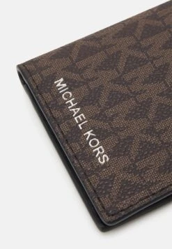 Michael Kors FOLDING CARD CASE UNISEX - Geldbörse - Brown/black -Michael Kors Geschaft d0bfc5f86d1e4533a41f100ad7b977c0