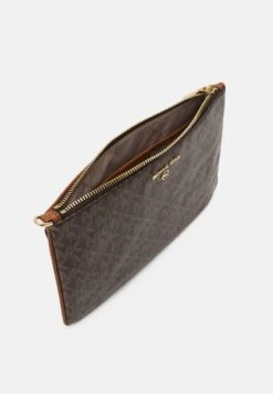 MICHAEL Michael Kors JET SET CHARM - Clutch - Braun -Michael Kors Geschaft d15977a972df476b8686fc8c778979a5