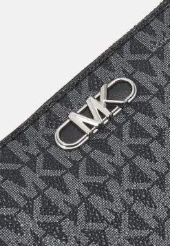 MICHAEL Michael Kors PARKER KEY CARD HOLDER - Geldbörse - Black -Michael Kors Geschaft d2f5bf1d840c47f496ab52339d7f63b1