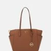 MICHAEL Michael Kors MARILYN TOTE - Handtasche - Luggage -Michael Kors Geschaft d4658483941c4cb2b69dc6382a015989