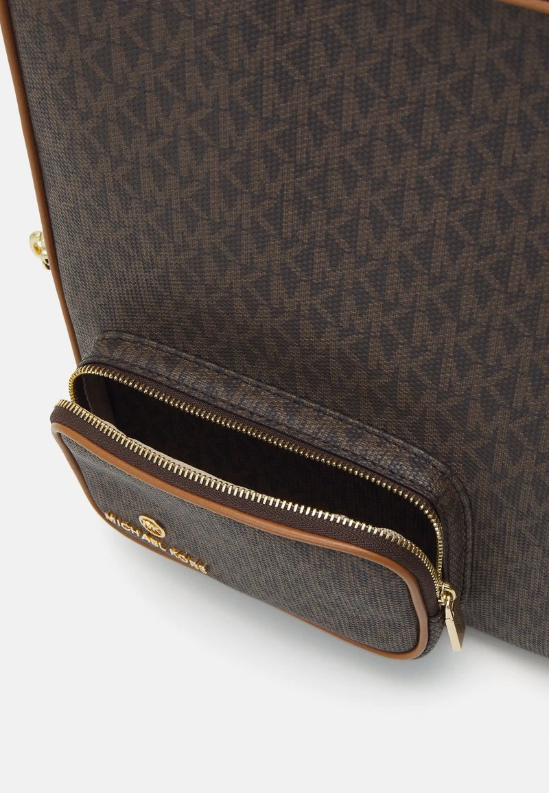 MICHAEL Michael Kors TRAVEL LAPTOP CASE POUCH - Notebooktasche - Brown/acorn 7 MICHAEL Michael Kors TRAVEL LAPTOP CASE POUCH - Notebooktasche - Brown/acorn – Bild 5