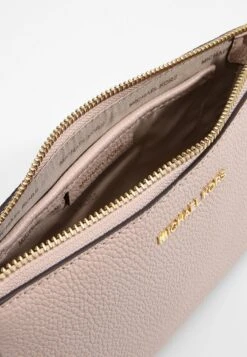 MICHAEL Michael Kors JET SET MEDIUM CHAIN POUCHETTE - Handtasche - Soft Pink -Michael Kors Geschaft d7b683987c35466aacec99f8394d362b