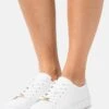 MICHAEL Michael Kors KEATON LACE UP - Sneaker Low - Optic White 1 MICHAEL Michael Kors KEATON LACE UP - Sneaker Low - Optic White -Michael Kors Geschaft e1d79b39858c4bbb8f121a3207d782aa