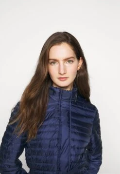 MICHAEL Michael Kors BELTED PUFFR - Daunenjacke - True Navy -Michael Kors Geschaft e69dc640926548cab3818876d14ec6b5