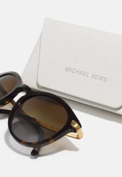Michael Kors ADRIANNA - Sonnenbrille - Dark Tortoise 11 Michael Kors ADRIANNA - Sonnenbrille - Dark Tortoise -Michael Kors Geschaft e97e33d517574b50b021bac3cd257958