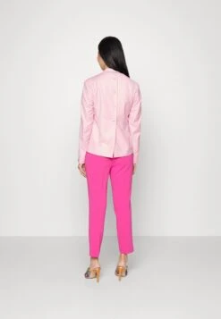 MICHAEL Michael Kors SLIM CROP - Stoffhose - Cerise 10 MICHAEL Michael Kors SLIM CROP - Stoffhose - Cerise -Michael Kors Geschaft f0b1e696a1b04d0c927c9d7a790d7587