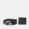 Michael Kors BILLFOLD UNISEX SET - Geldbörse - Black -Michael Kors Geschaft f4f0796a88bc4fd2acac2408797be7af