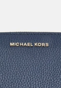 MICHAEL Michael Kors JET CAMERA - Umhängetasche - Navy 12 MICHAEL Michael Kors JET CAMERA - Umhängetasche - Navy -Michael Kors Geschaft f68dda04416a401f8bfb0c6ac760d6b6