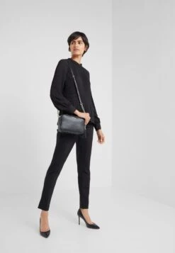 MICHAEL Michael Kors JET CAMERA - Umhängetasche - Black -Michael Kors Geschaft f6a85e27581b4fd2bbdff28fb8cd3392