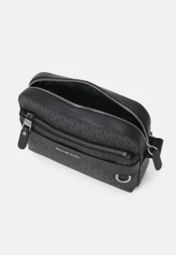 Michael Kors UTILITY XBODY UNISEX - Cross Body Bag - Black -Michael Kors Geschaft fb1682b9687642eda4f6a0283acc1c11