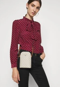 MICHAEL Michael Kors JET SET XBODY - Umhängetasche - Vanilla -Michael Kors Geschaft fec2e97f57a745c2abb515968192bbf8 1