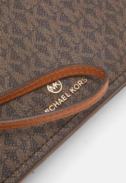 MICHAEL Michael Kors JET SET CHARM ACCORDIAN FLAP XBODY - Umhängetasche - Brown -Michael Kors Geschaft ff05bb559692476888d568f39fc3539b